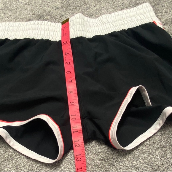 Black & White (w/Pink) Under Armour Workout Shorts, M - Picture 4 of 12